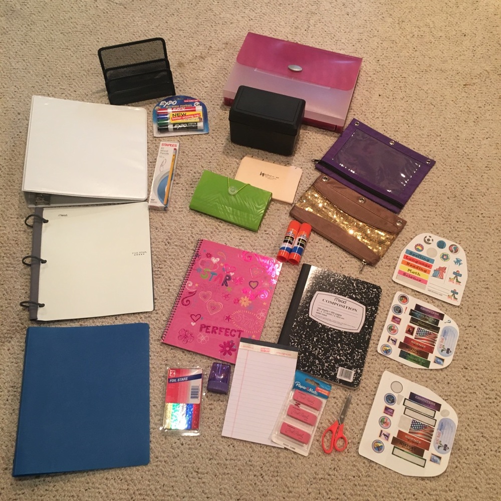 🌻Must go!  24 piece School supply bundle